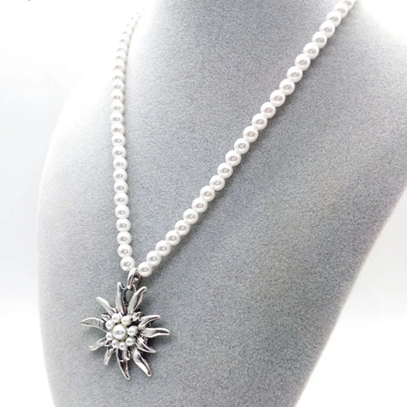 Retro Romantic Edelweiss Flowers Pendant Pearl Necklace Choker Clavicle Chain Necklace Jewelry for Women Beads